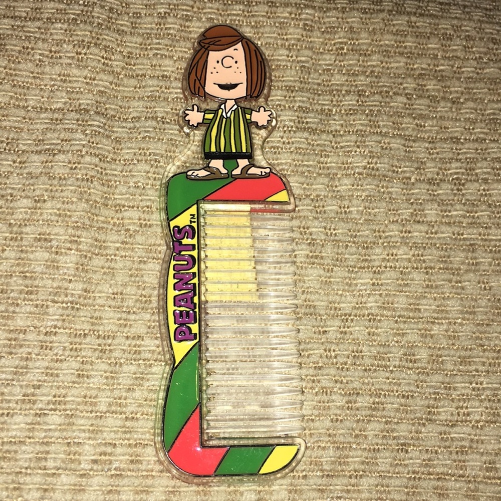 💛❤️NWT Peanuts Collector’s Peppermint Patty Comb